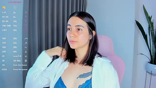 sara ospina22 online show from April 14, 2026, 12:43 pm