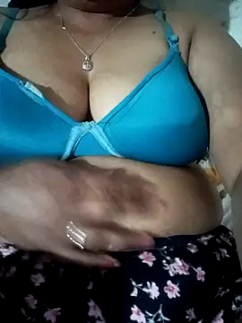 Snapshot of Beautiful_ely chatting on April 11, 2026, 8:29 am Beautiful ely online show from April 11, 2026, 8:29 am