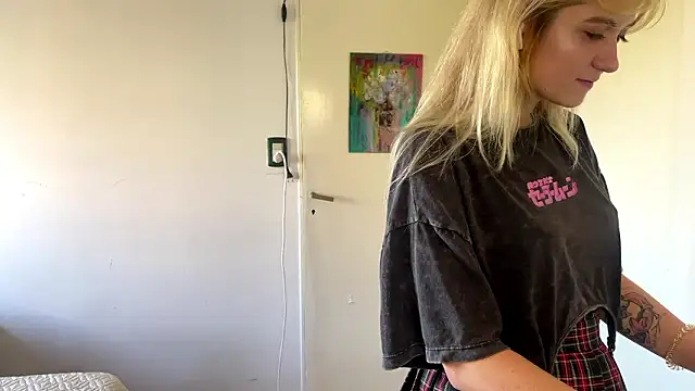 Sophiasnarl online show from March 15, 2026, 8:16 pm