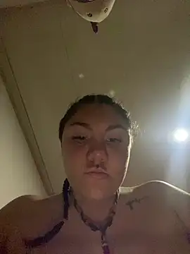 ZoE-sweettt online show from April 19, 2026, 2:34 am