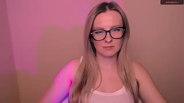 Snapshot of AnnePeach chatting on March 4, 2026, 5:53 pm AnnePeach online show from March 4, 2026, 5:53 pm