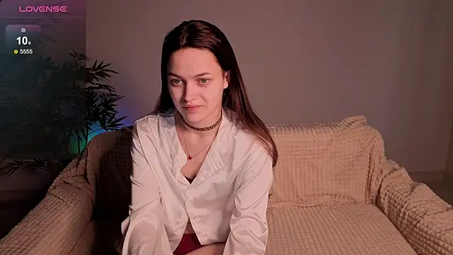 parrot kisha online show from April 18, 2026, 1:41 am