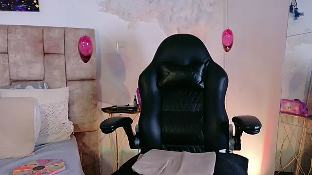 MiiaBlumm  online show from March 18, 2026, 4:30 pm