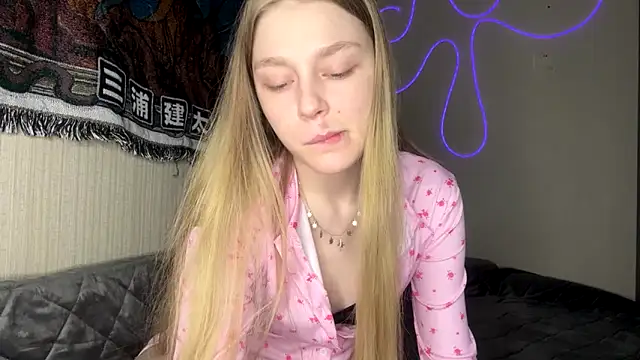 CassandraMur online show from March 6, 2026, 6:14 pm