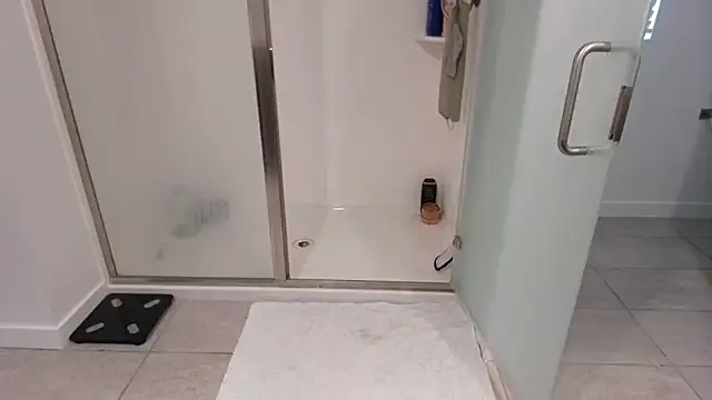 ValeValdez18 online show from February 18, 2026, 6:48 pm