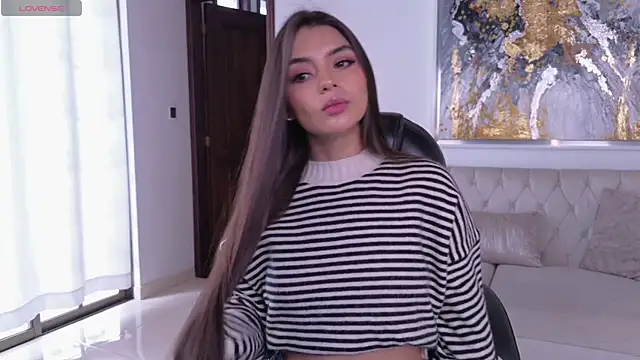 JulietteMoreau online show from May 30, 2026, 7:08 pm