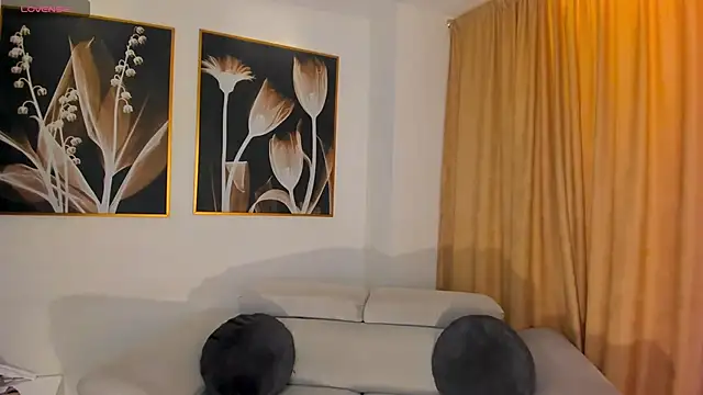 AmaraDivine online show from April 13, 2026, 5:39 pm