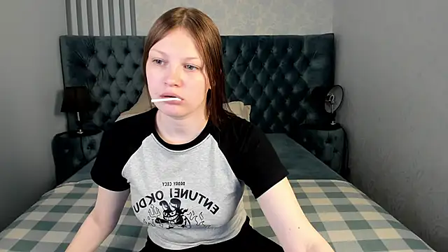 Snapshot of LauraBev chatting on May 10, 2026, 7:12 am LauraBev online show from May 10, 2026, 7:12 am
