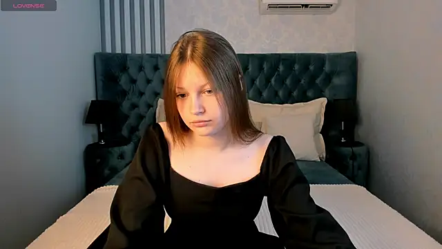 Snapshot of LauraBev chatting on May 30, 2026, 7:47 am LauraBev online show from May 30, 2026, 7:47 am