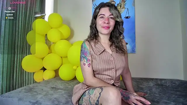 Snapshot of oriana_thomson01 chatting on May 20, 2026, 4:04 pm oriana thomson01 online show from May 20, 2026, 4:04 pm