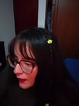 daphneev online show from May 13, 2026, 6:42 am