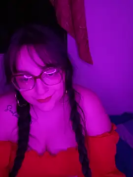 Snapshot of daphneev chatting on May 20, 2026, 12:18 am daphneev online show from May 20, 2026, 12:18 am