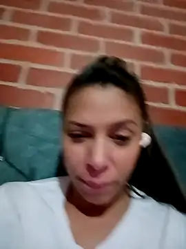 kiki milu online show from March 23, 2026, 3:28 am