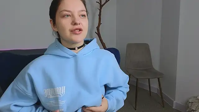 DeliaEffy online show from March 24, 2026, 1:00 pm