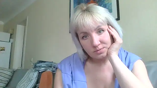 Snapshot of Alena1107 chatting on February 17, 2026, 1:52 pm Alena1107 online show from February 17, 2026, 1:52 pm