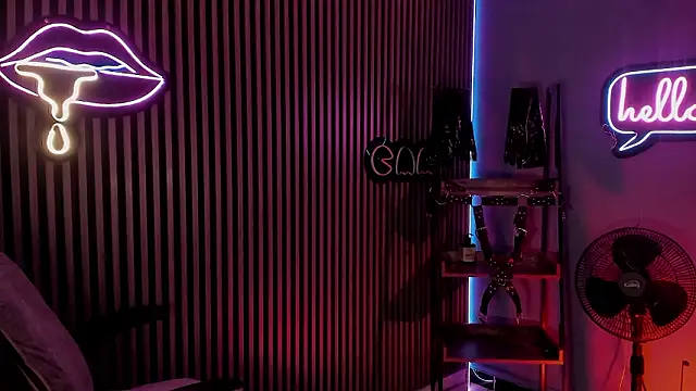 Maximoking26 online show from March 21, 2026, 8:19 am