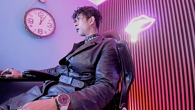 Maximoking26 online show from February 19, 2026, 4:20 am