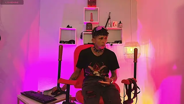 Maximoking26 online show from June 9, 2026, 3:18 am