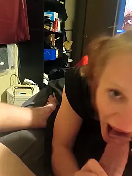 redslovestofuck online show from February 15, 2026, 10:14 am