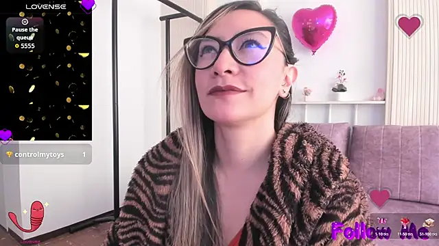 Snapshot of VelvetMouth_ chatting on May 29, 2026, 1:28 pm VelvetMouth online show from May 29, 2026, 1:28 pm