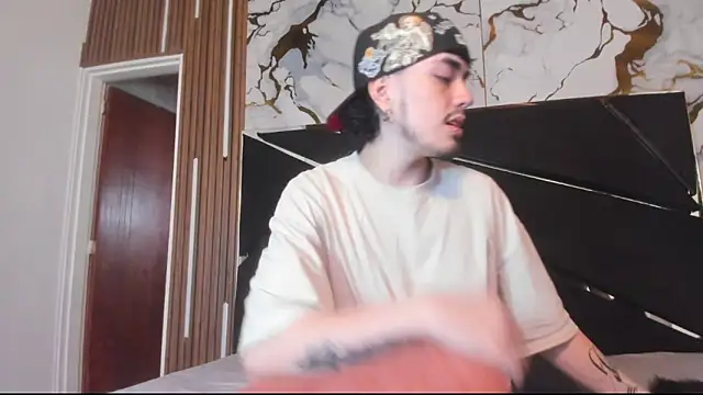 Couple In Heat online show from April 4, 2026, 7:53 pm