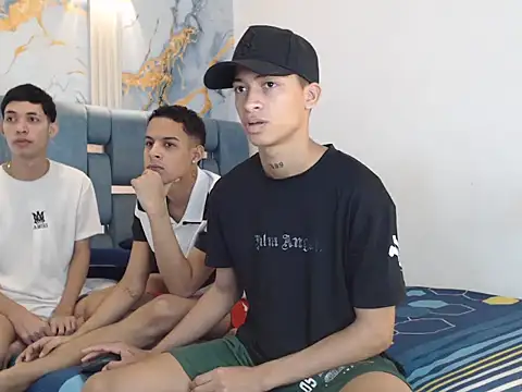 Snapshot of GOLD_BOYS chatting on February 26, 2026, 1:22 pm GOLD BOYS online show from February 26, 2026, 1:22 pm