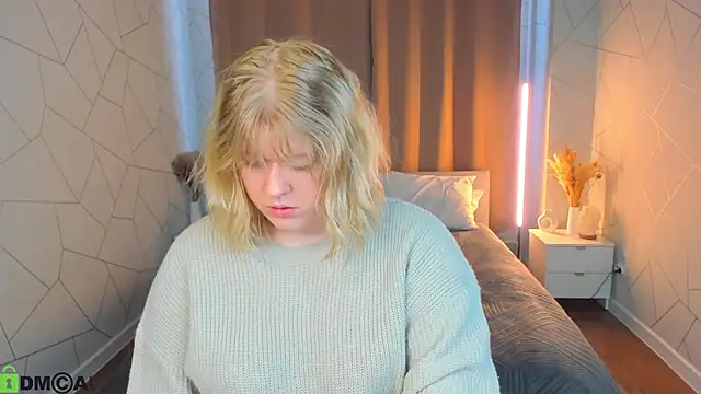 luna c0ra online show from April 19, 2026, 2:45 am