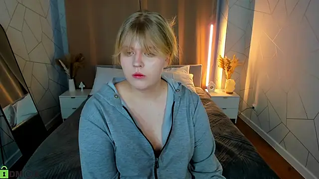 luna c0ra online show from February 28, 2026, 1:05 am