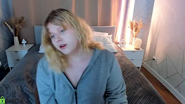 luna c0ra online show from February 26, 2026, 1:05 am