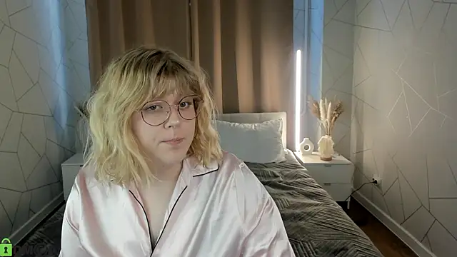 luna c0ra online show from March 19, 2026, 1:05 am