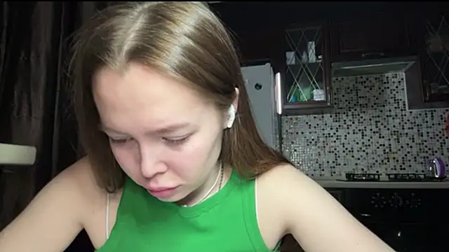 CorieMetier online show from February 17, 2026, 4:43 am