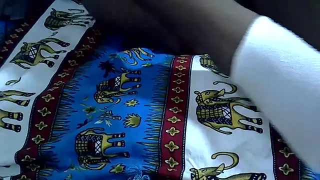 SexxyBee- online show from May 13, 2026, 4:25 pm