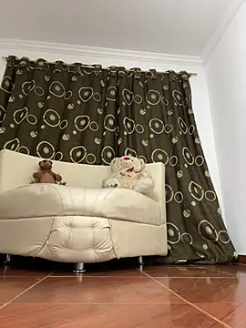 soffii-estrella online show from March 27, 2026, 6:33 am