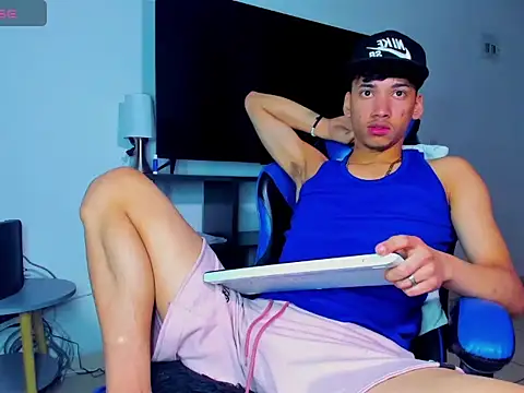 Lyam Russo online show from April 18, 2026, 5:54 am