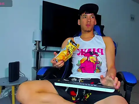 Lyam Russo online show from April 8, 2026, 4:58 am