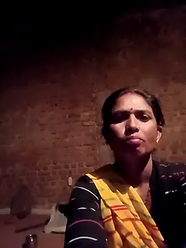 Snapshot of Hot_re83 chatting on February 17, 2026, 11:35 pm Hot re83 online show from February 17, 2026, 11:35 pm