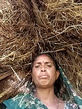 Snapshot of Hot_re83 chatting on March 3, 2026, 10:44 am Hot re83 online show from March 3, 2026, 10:44 am