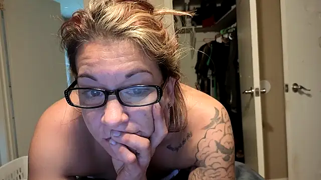 MissBella0969 online show from April 15, 2026, 3:49 pm