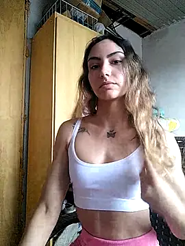 Larinhacat online show from February 17, 2026, 8:28 pm