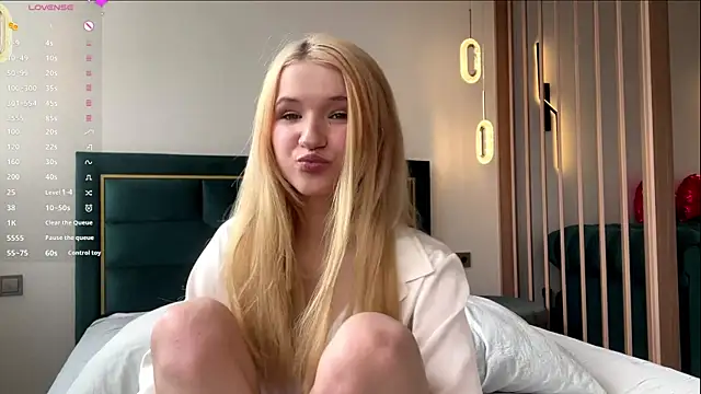 PrincessSwelgart online show from April 9, 2026, 1:17 pm