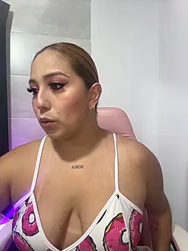 Kiarhatrixie1 online show from April 6, 2026, 5:36 pm