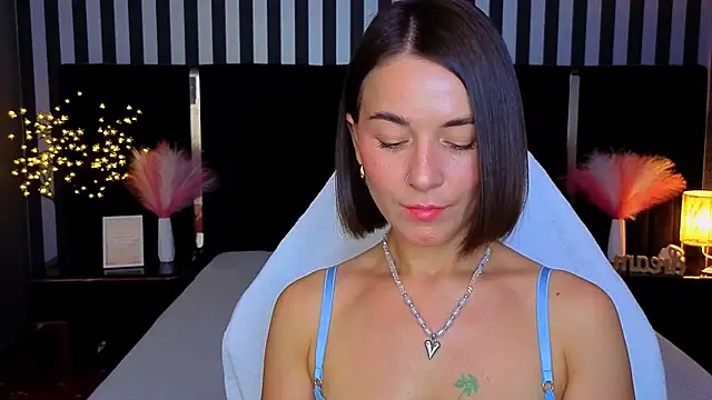 Snapshot of GracefulMichelle chatting on June 26, 2026, 7:42 pm GracefulMichelle online show from June 26, 2026, 7:42 pm