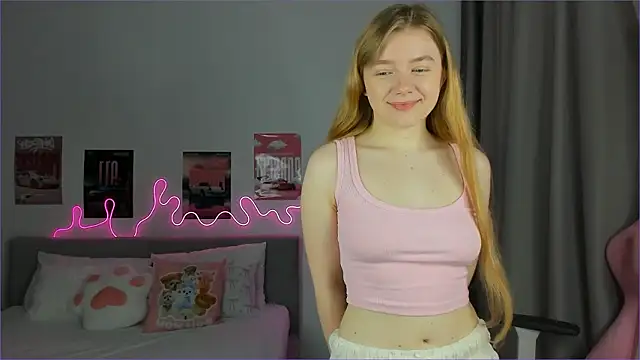 EvaRaee online show from March 29, 2026, 4:36 am