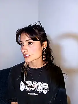 Snapshot of Lili__Clan chatting on March 3, 2026, 6:15 pm Lili Clan online show from March 3, 2026, 6:15 pm