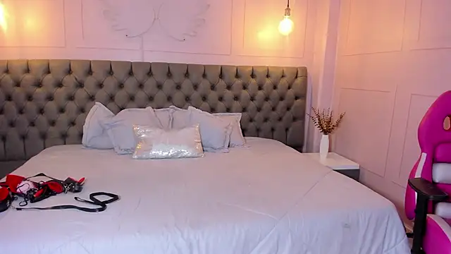 Snapshot of hillary_bigbutt chatting on February 25, 2026, 11:37 pm hillary bigbutt online show from February 25, 2026, 11:37 pm