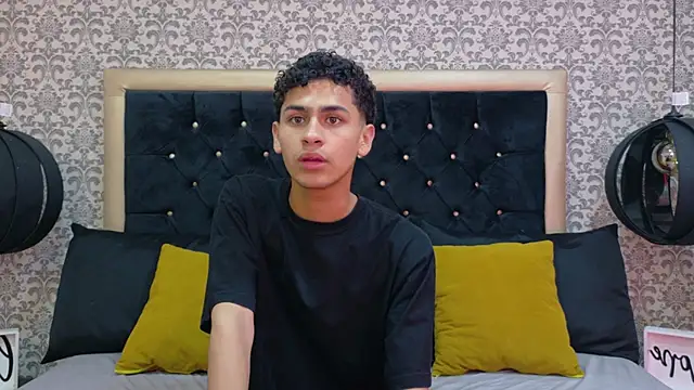 Snapshot of Dark_Sultan chatting on February 18, 2026, 8:05 pm Dark Sultan online show from February 18, 2026, 8:05 pm