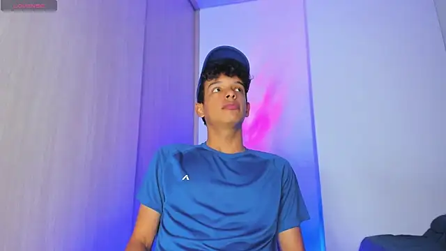 Maxfrost1 online show from April 18, 2026, 2:03 am