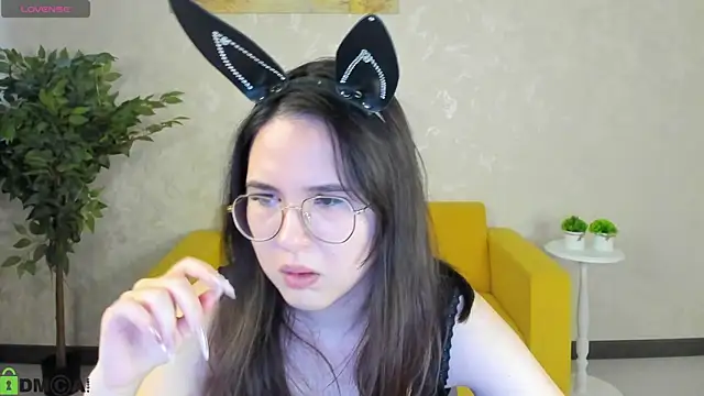 leylamirage online show from April 15, 2026, 1:15 pm