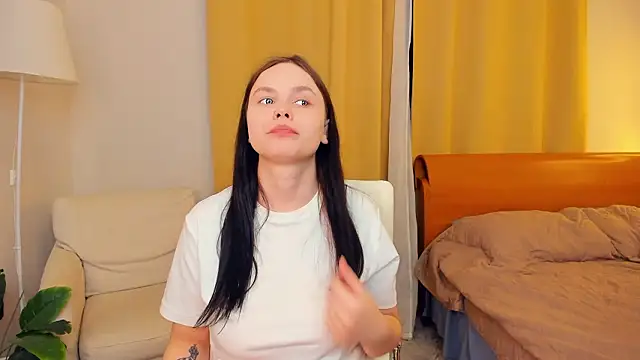 Snapshot of LeilaErcolani chatting on March 4, 2026, 8:38 pm LeilaErcolani online show from March 4, 2026, 8:38 pm