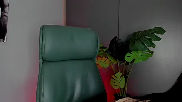 zara leee online show from March 19, 2026, 4:01 am